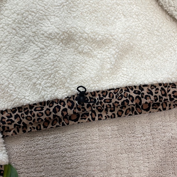 Forever 21 Crop Sweater - Picture 5 of 8